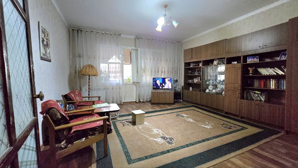 Продаётся 2/9/9 на массиве ТТЗ-2 
Ттз1 
2/4/4
Комнаты раздельные 
Сан