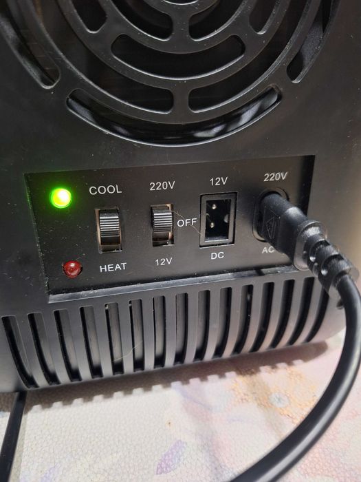 Cooler racitor frigider auto la 12V termoelectric 4 Litri