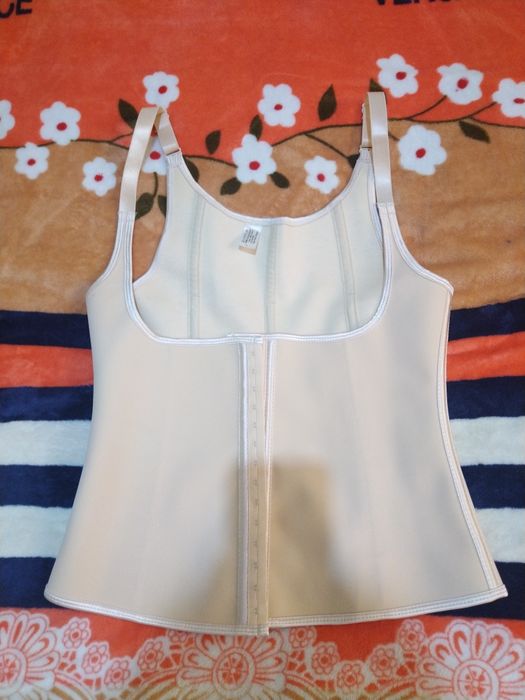 Срочно корсет сотилади