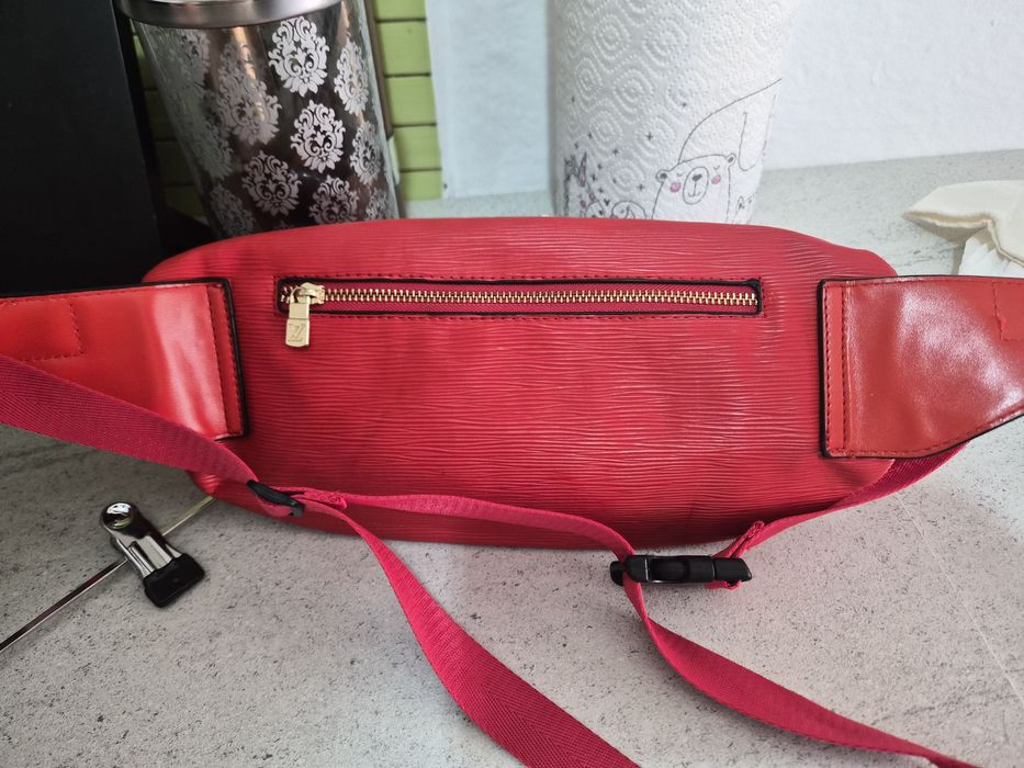 Чанта за кръста Supreme и LV