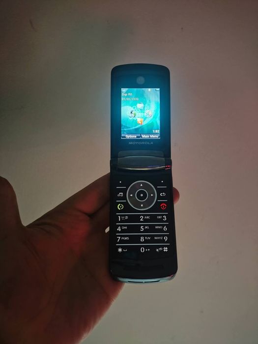 Motorola RAZR v8 ( decodat, baterie NOUA)