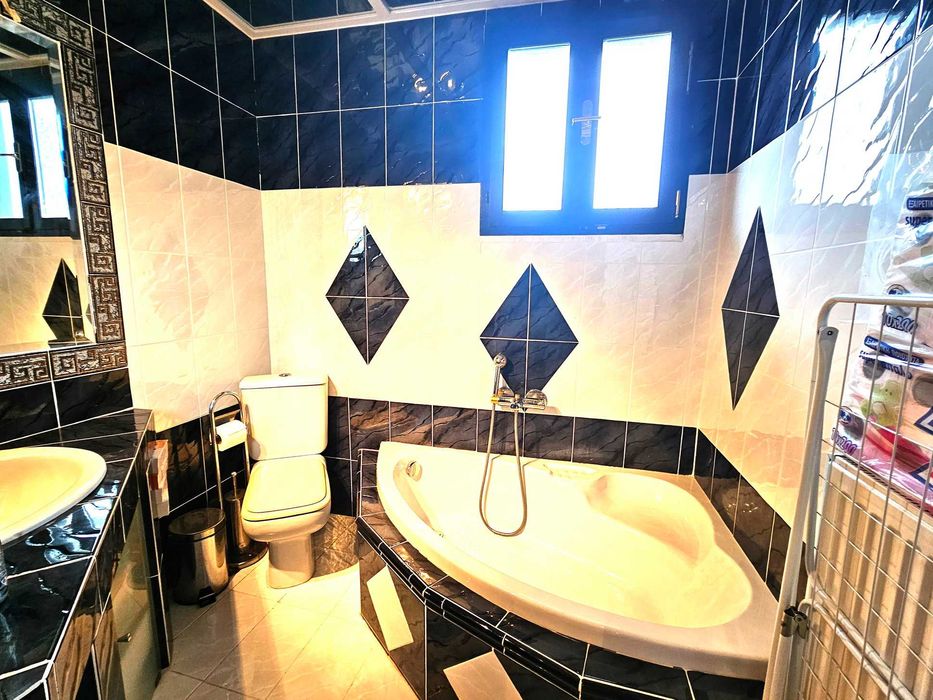 ПРОДАВА се самостоятелна къща 210кв.м. в центъра на DRAMA (код 8123)