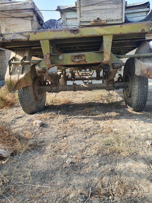 Маз прицеп яхши холатда бортлари хам бор балонлари ковчук