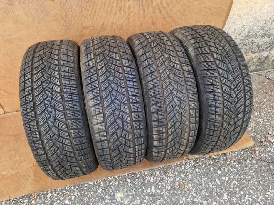 4 Goodyear R18 235/60 Зимни гуми  DOT3722