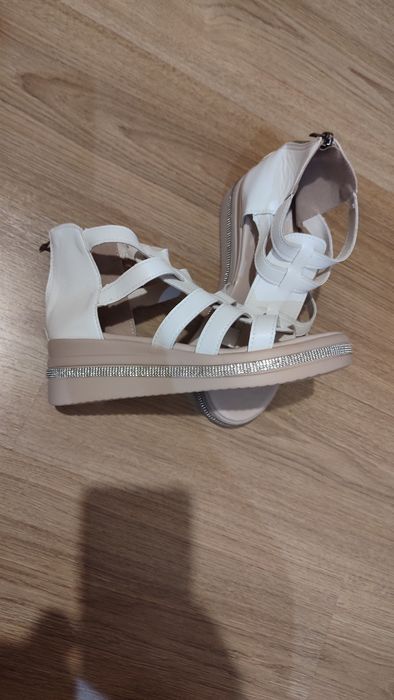 Дамски ежедневни сандали