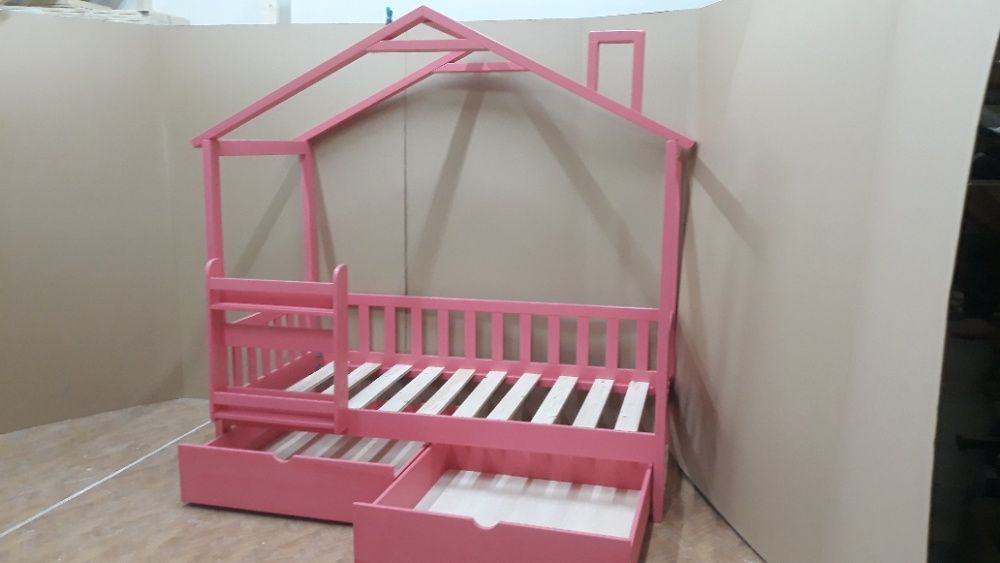 TRANSPORT GRATUIT.Pat casuta,cod 303