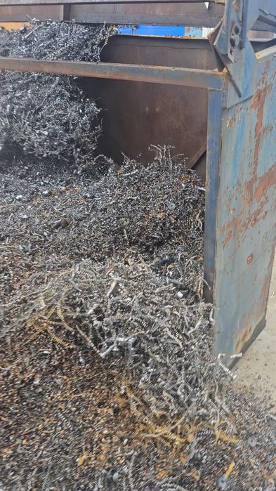 Принимаем  металлическую струшку