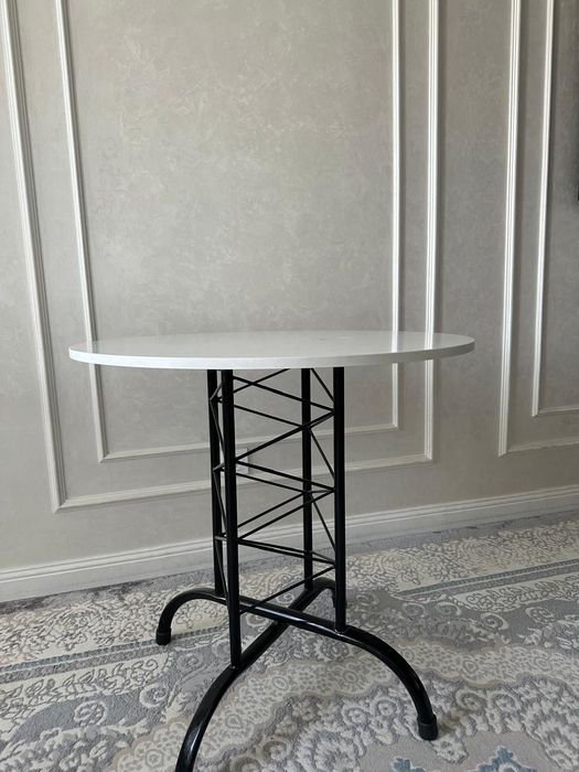 Продам  круглый стол