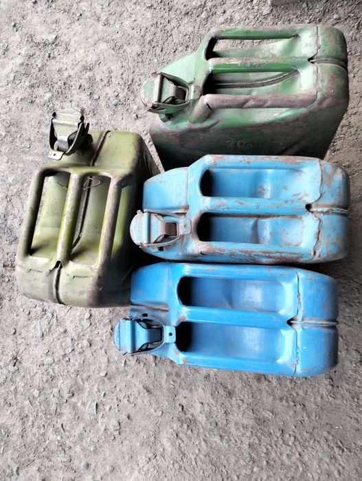 Продам  канистры