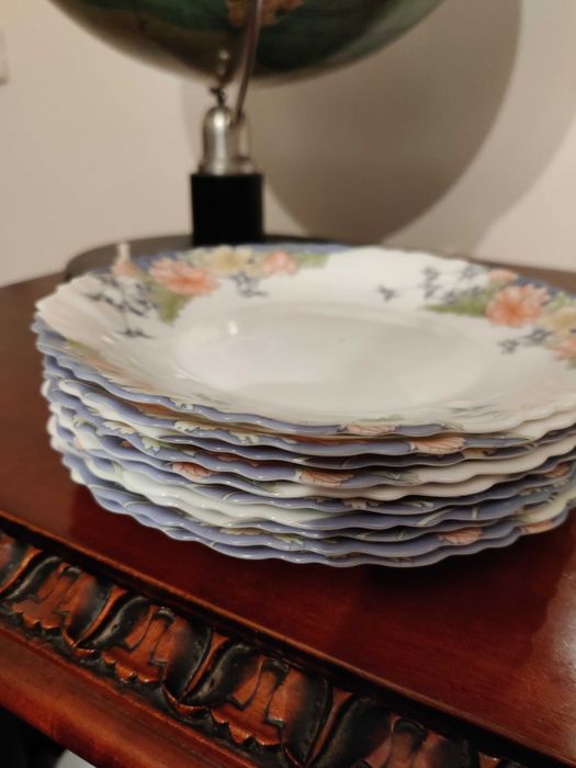 Serviciu de masa - farfurii 69 piese,  realizat in Franta