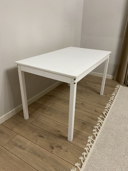 Обеденный стол IKEA + подушки в подарок