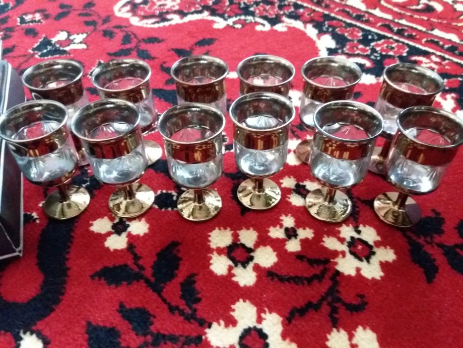 Набор стаканов на ножке