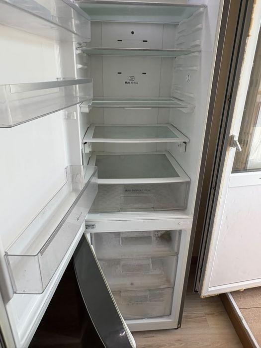 Продам Холодильник LG