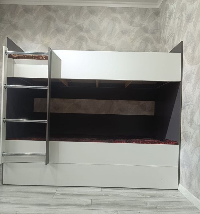 Кровать двухъярусная