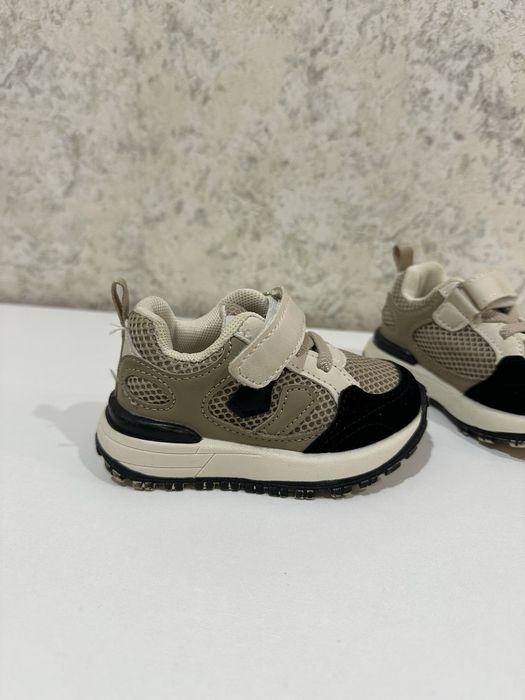 Продам детские крассовки