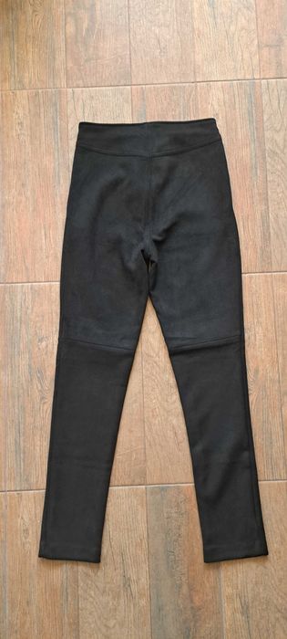 Черен велурен панталон MANGO в XS - размер