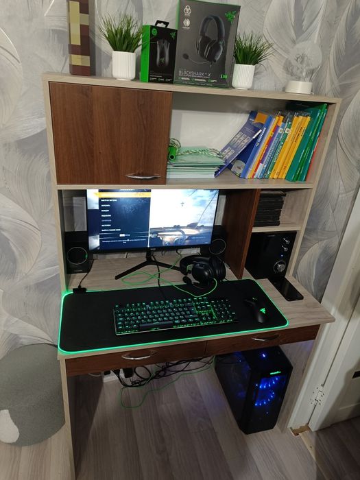 Стол компьютерный в отличном состоянии