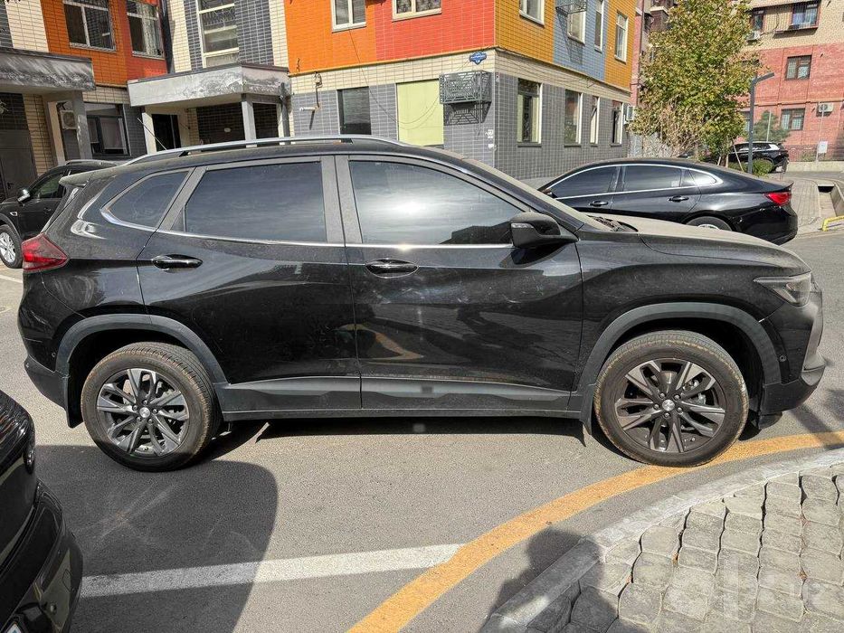 Chevrolet Tracker Premier sotiladi