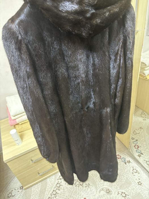 Шуба норковая до колена с капюшоном