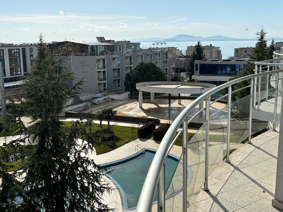 Тристаен апартамент за продажба в Атлантис, кв. Сарафово, Бургас