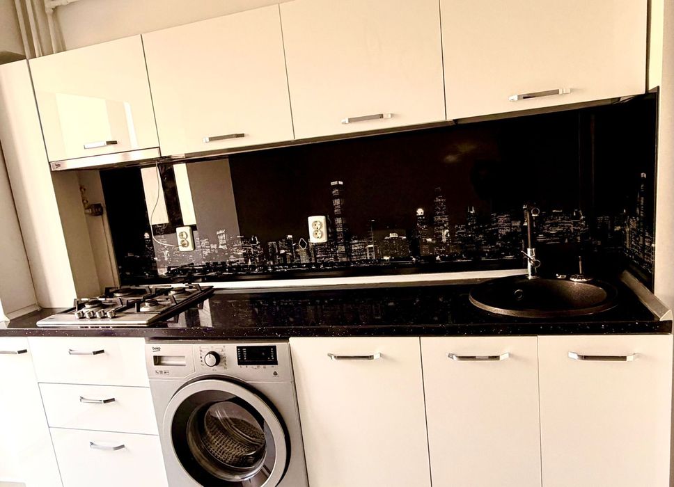 Inchiriez apartament 2 camere ultracentral ( direct proprietar)