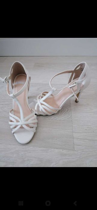 Sandale albe, marimea 36