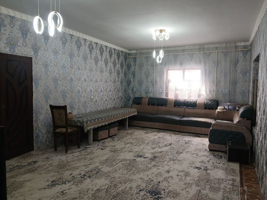 Sotiladi! 8 sotix hovli – 2 ta uy, yozgi va qishki molxona | Yuqori Ch