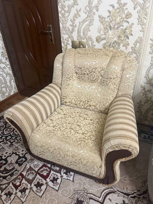 Divan kreslo sotiladi holati yaxshi