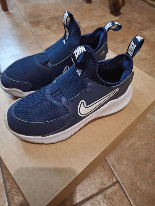 Детски nike ,носени в добро състояние ,размер 31 ,цена 20 евро.Детски кецове puma,носени в добро състояние, размер 31,цена 20 евро .Нямат забележки!