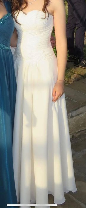 Официална рокля в цвят шампанско