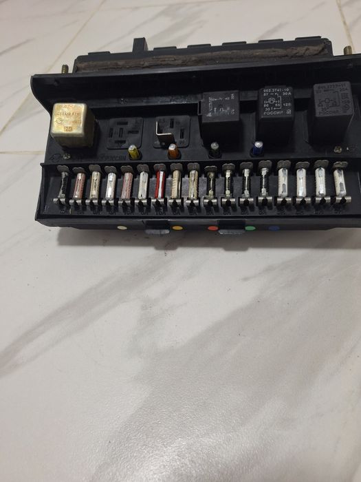 Продам блок предохранитель