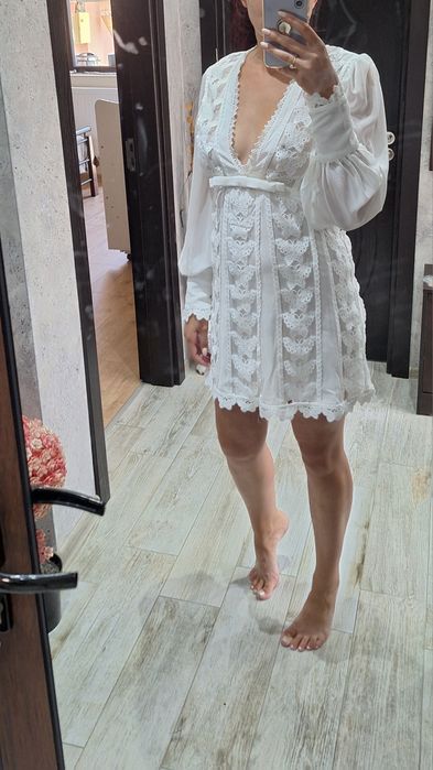 Бяла официална рокля