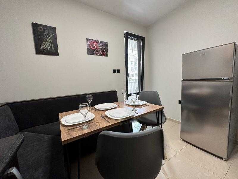 Дава се под наем Двустаен апартамент в Бургас, Център - 55 кв.м за 765 € - Снимка #1