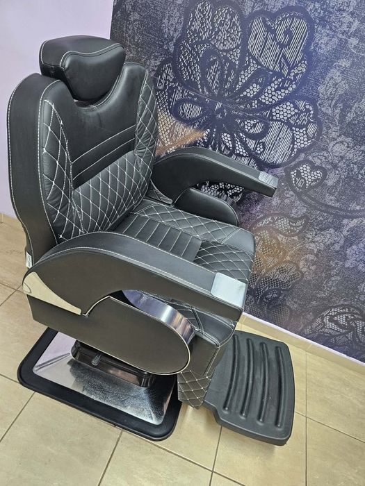 Чисто нов бръснарски стол