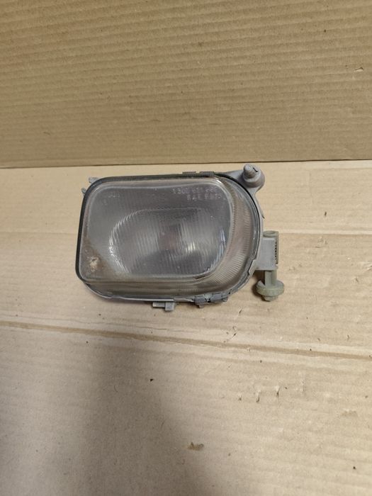 Противотуманная фара левая