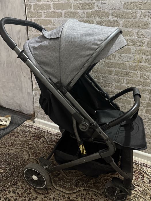 Прогулочная детская коляска