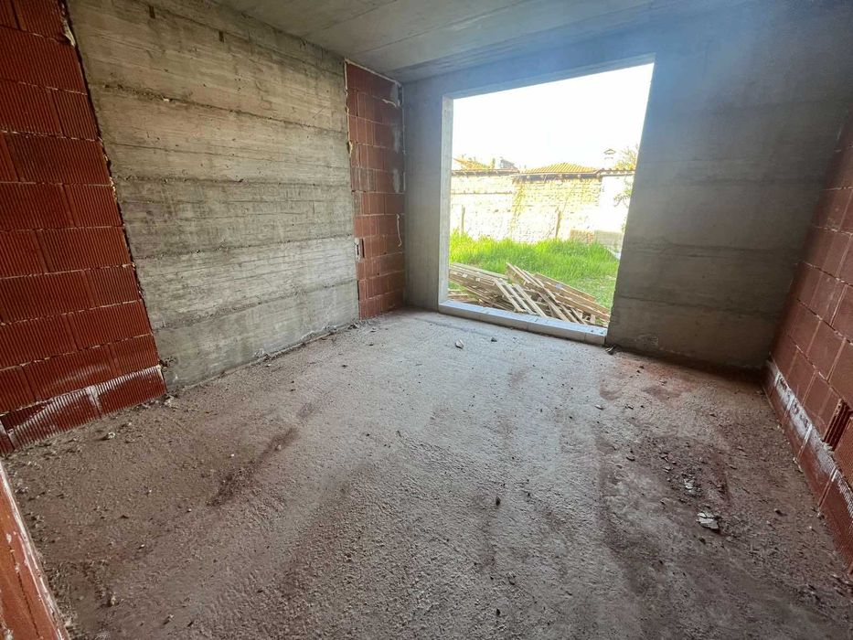 Продава се Тристаен апартамент в Казанлък - 122 кв.м за 842 €/кв.м - Снимка #2