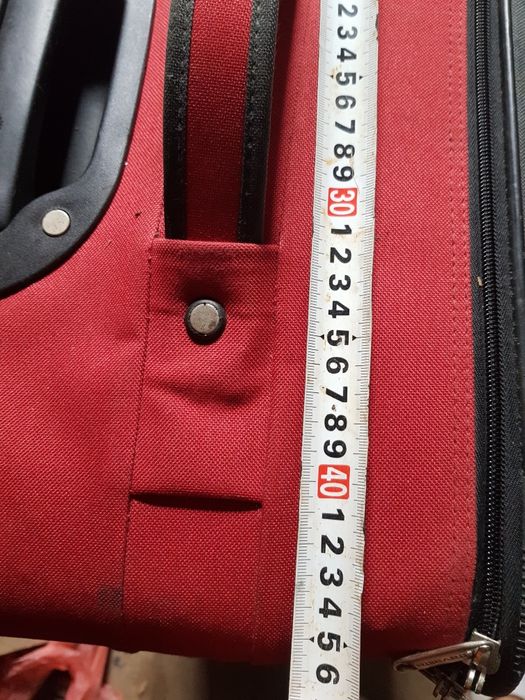 Продавам куфар с колелца