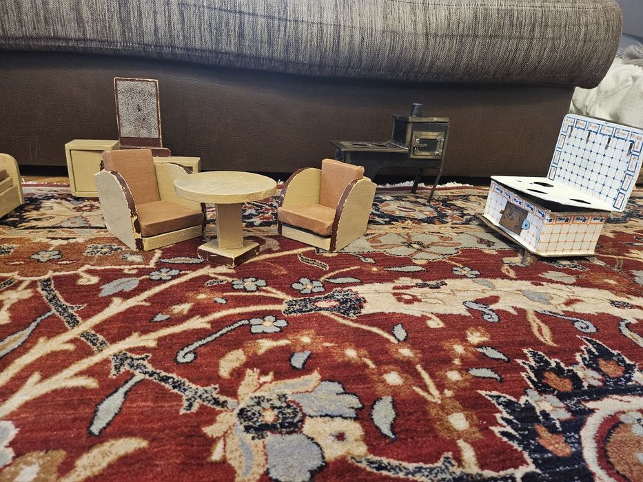 Vand mobilier păpuși foarte vechi