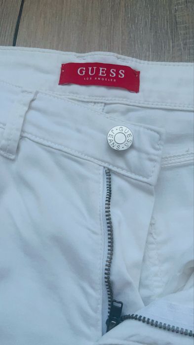 Брюки бренда GUESS