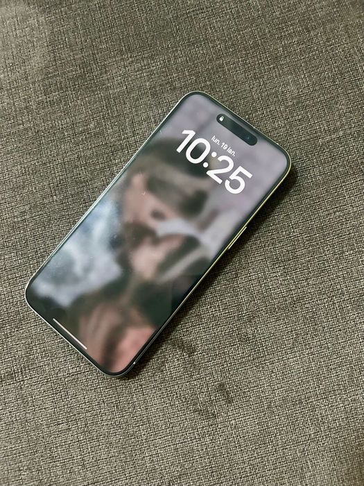 Vând iPhone 15 Pro Max – 512 GB