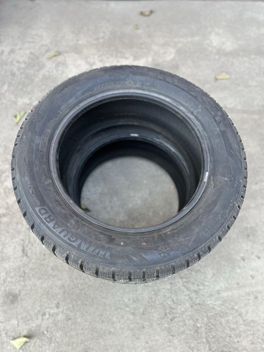 Пара зимней резины