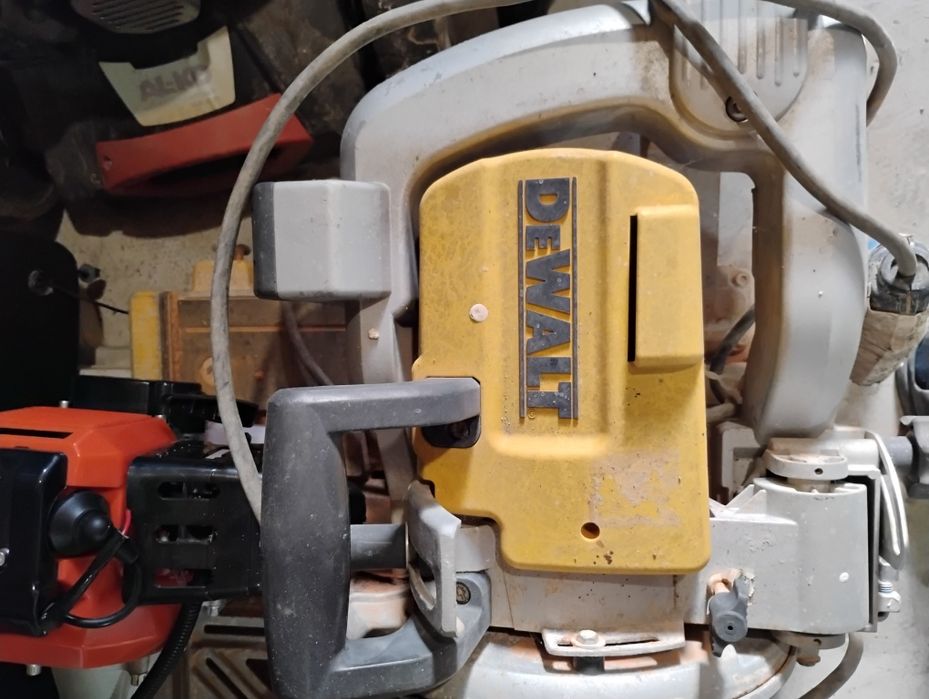 Mașină de tăiat pavaje, piatră ceramică DeWALT