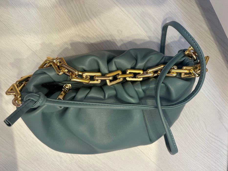 Чанта в син цвят