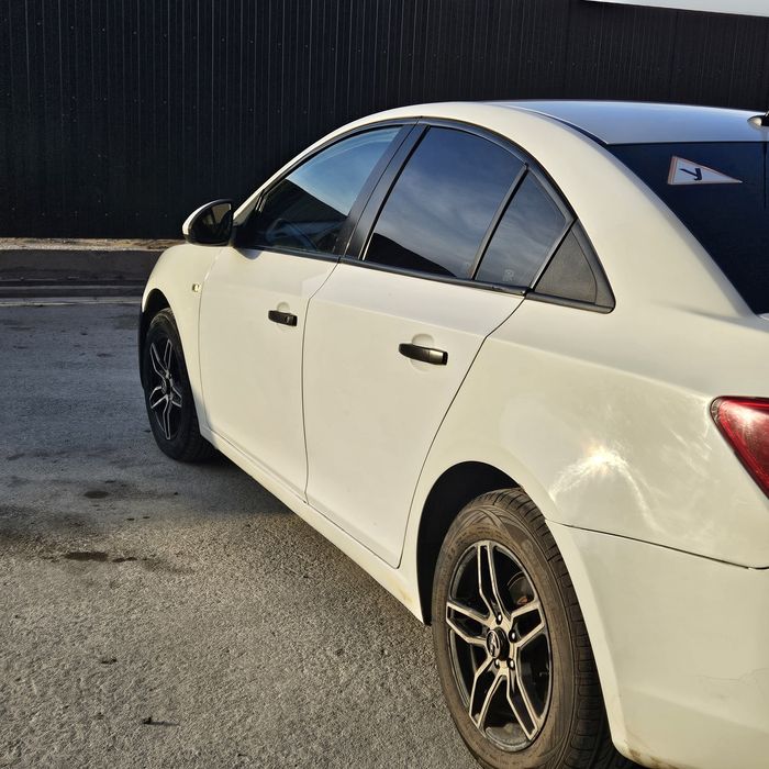 Шевроле круз 2011года