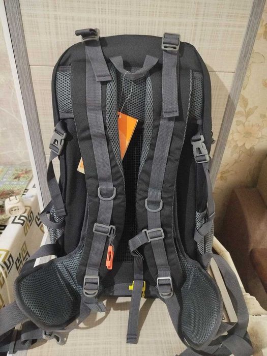 Продаю новый рюкзак THE NORTH FACE 50 L звоните смело