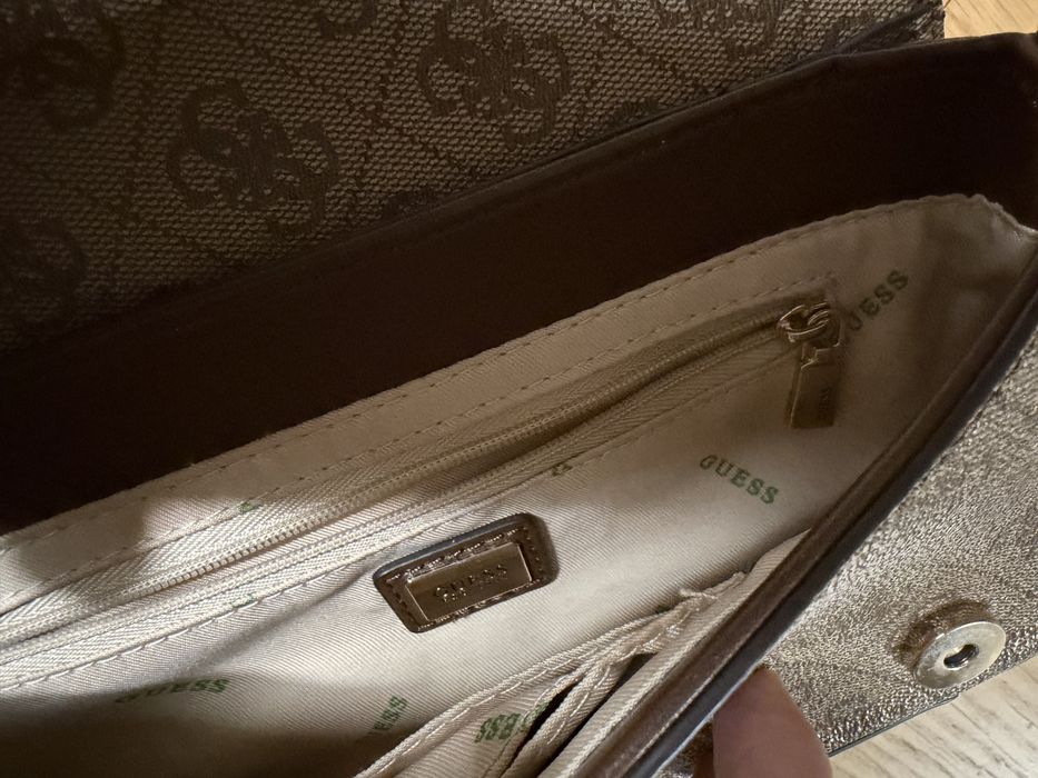 Дамска чанта Guess