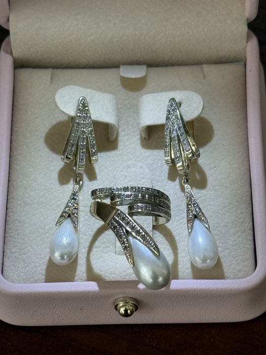 Бриллиантовый комплект с жемчугом