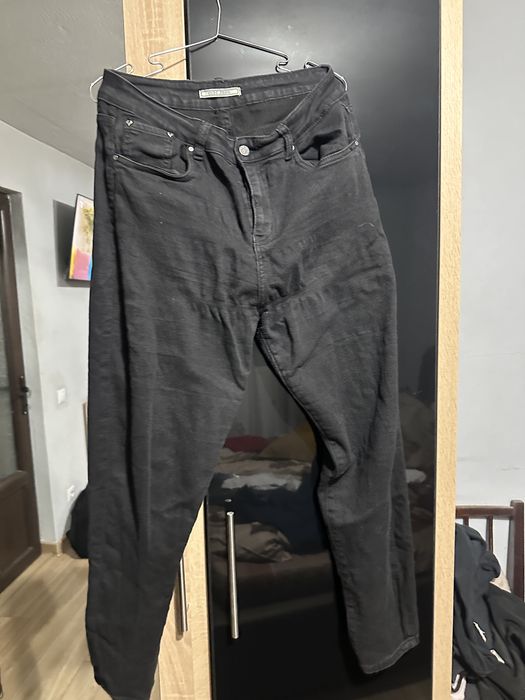 Vand pantaloni barbati