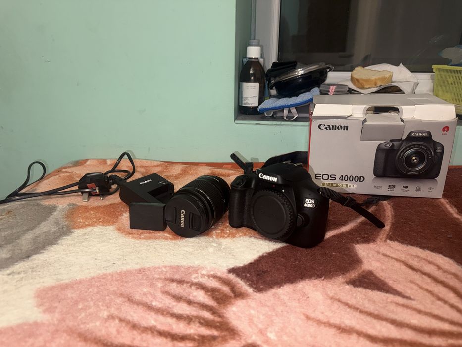 Aparat canon eos4000d full kit